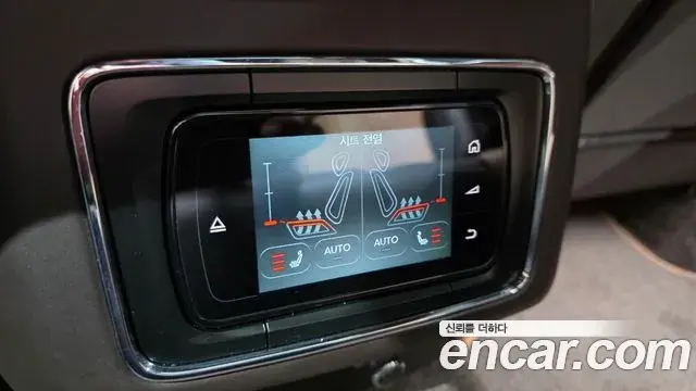 Bentley Bentayga 2018 — ფოტო 10/20