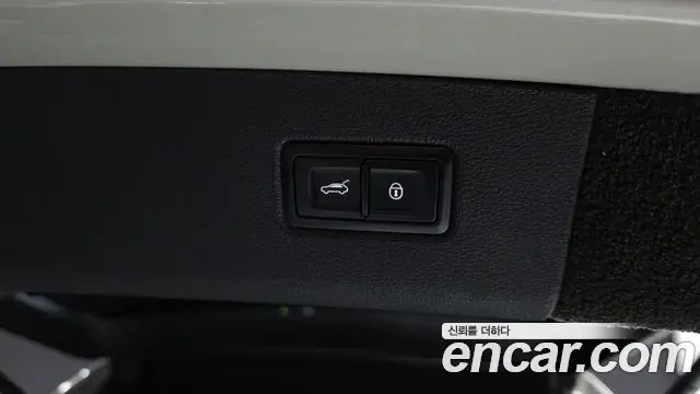 Bentley Bentayga 2018 — ფოტო 8/20
