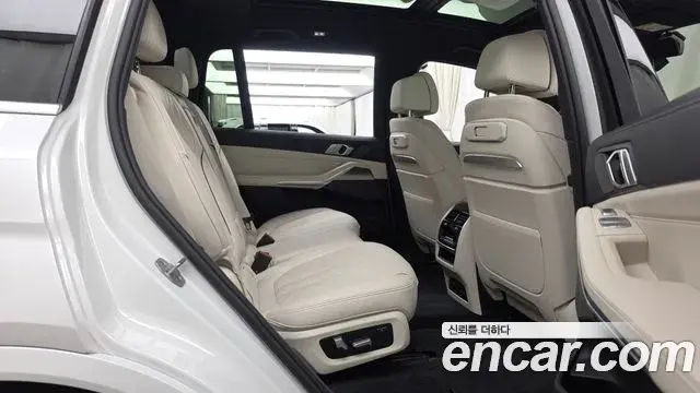BMW X7 2025 — Photo 26/33