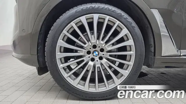 BMW X7 2023 — Photo 23/31