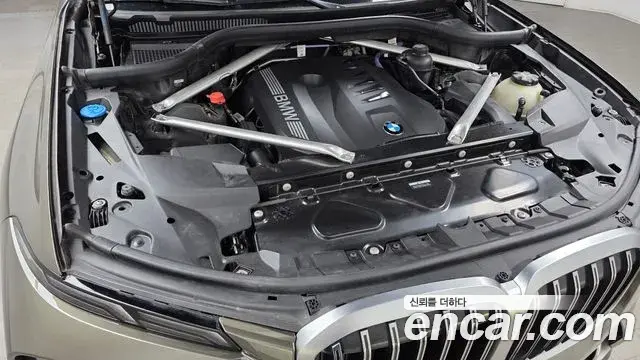 BMW X7 2023 — Photo 18/31
