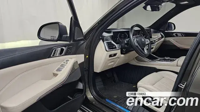 BMW X7 2023 — Photo 8/31