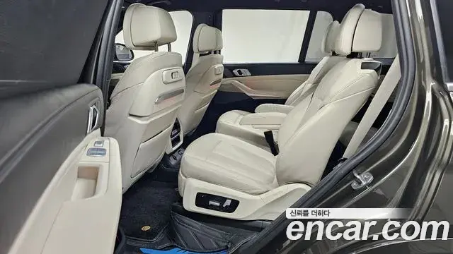 BMW X7 2023 — Photo 27/31