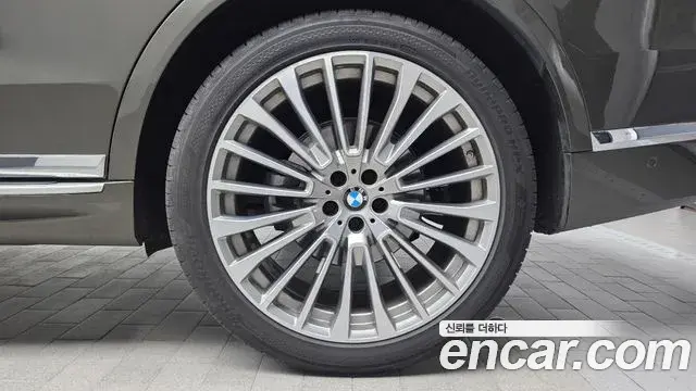 BMW X7 2023 — Photo 16/31