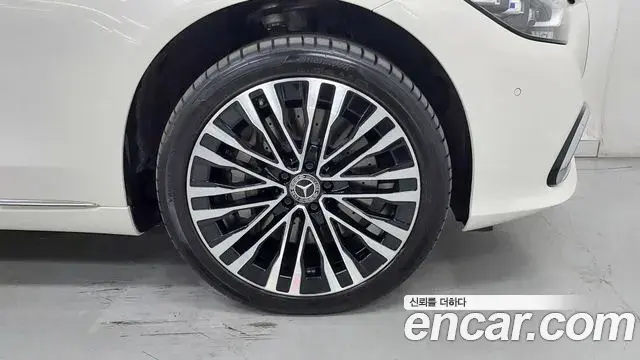 Mercedes-Benz S-Class 2023 — Фото 4/17