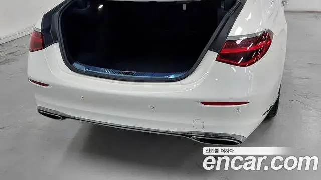 Mercedes-Benz S-Class 2023 — Фото 10/17