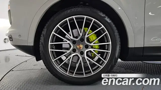 Porsche Cayenne 2023 — Photo 1/33