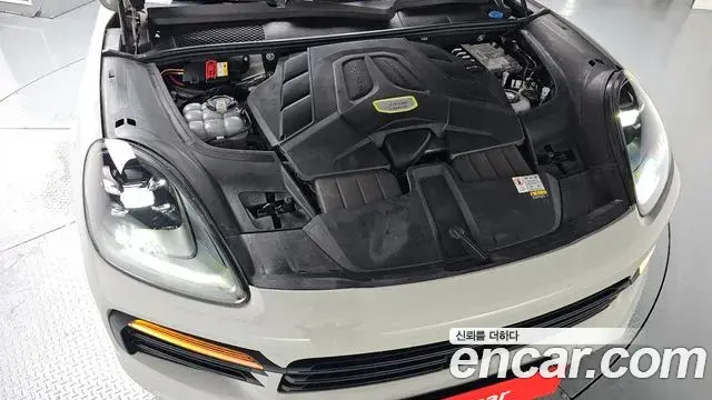 Porsche Cayenne 2023 — Photo 30/33
