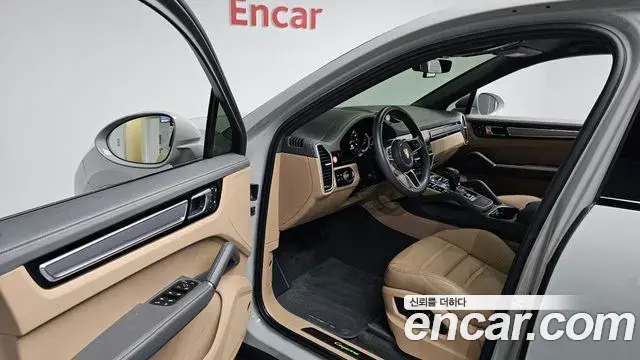 Porsche Cayenne 2023 — Photo 32/33