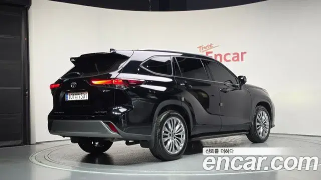 Toyota Highlander 2025 — ფოტო 16/35
