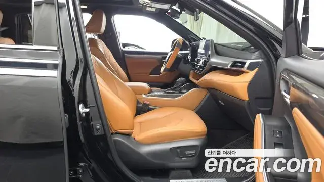 Toyota Highlander 2025 — ფოტო 33/35