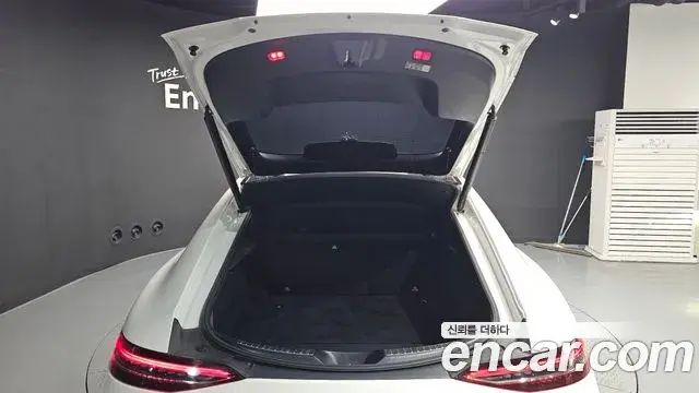 Mercedes-Benz AMG GT 2023 — Photo 13/40