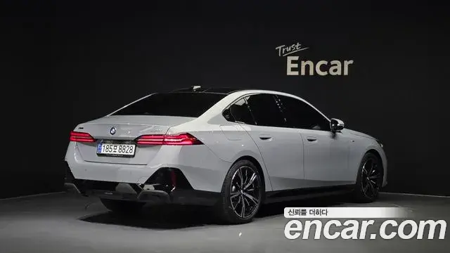 BMW 5 Series 2024 — Photo 8/20
