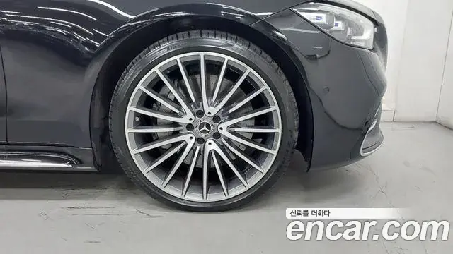Mercedes-Benz S-Class 2025 — Photo 10/18