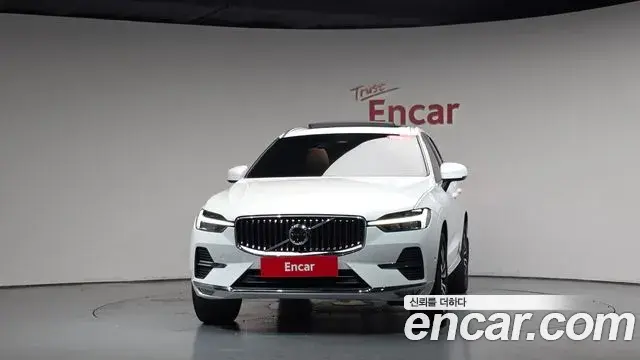 Volvo XC60 2023 — Photo 28/34