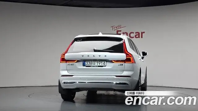 Volvo XC60 2023 — Photo 3/34