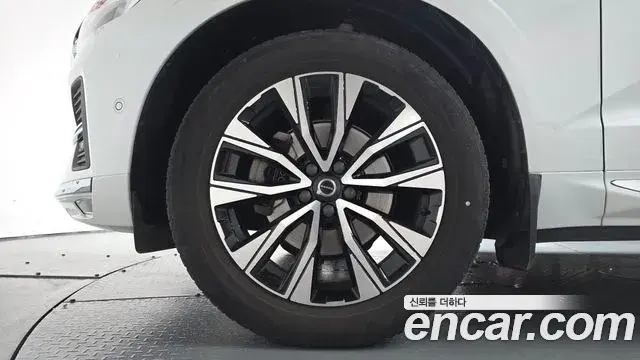 Volvo XC60 2023 — Photo 20/34