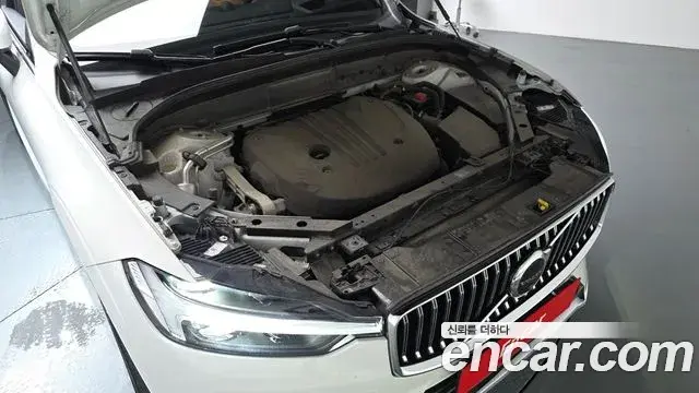 Volvo XC60 2023 — Photo 27/34