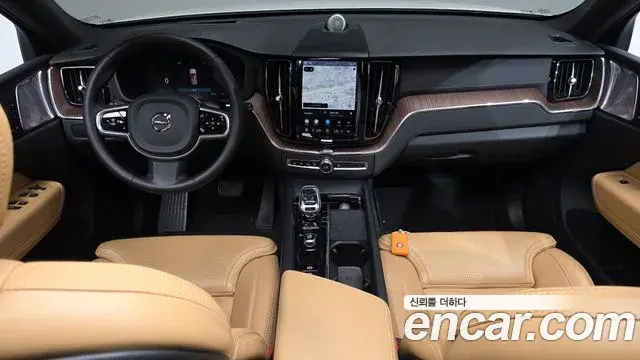 Volvo XC60 2023 — Photo 21/34