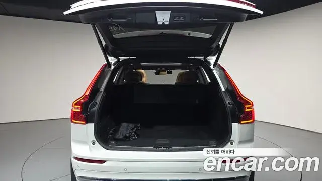 Volvo XC60 2023 — Photo 6/34
