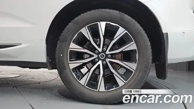 Volvo XC60 2023 — Photo 5/34