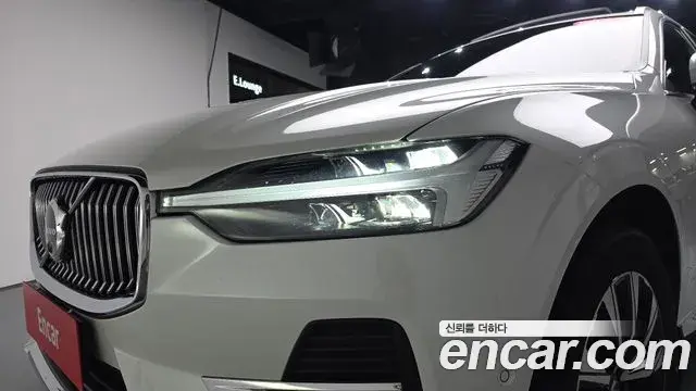 Volvo XC60 2023 — Photo 15/34