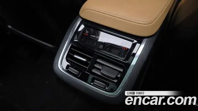 Volvo XC60 2023 — Photo 2/34