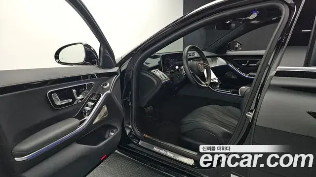 Mercedes-Benz S-Class 2024 — Photo 8/20