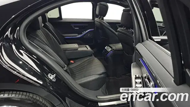 Mercedes-Benz S-Class 2024 — Photo 10/20