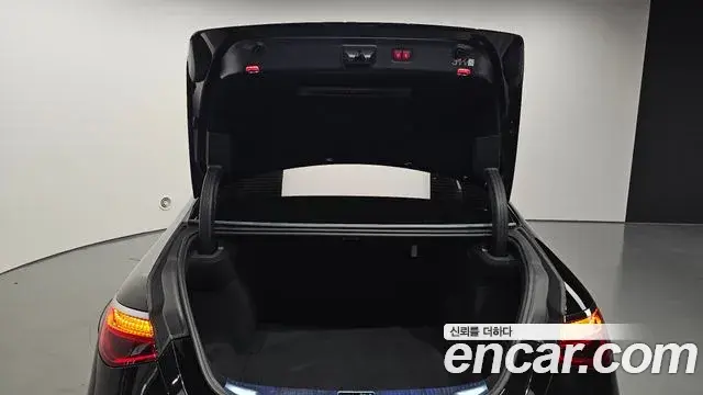 Mercedes-Benz S-Class 2024 — Photo 19/20