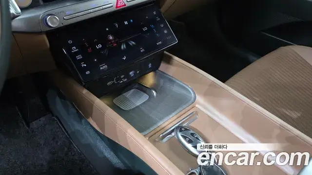Hyundai Grandeur Hybrid 2023 — ფოტო 19/20