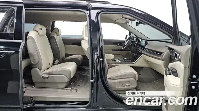 Kia Carnival 2022 — Фото 19/20
