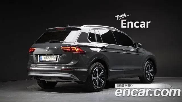 Volkswagen Tiguan 2020 — ფოტო 23/32