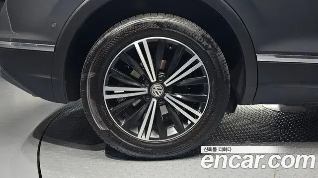 Volkswagen Tiguan 2020 — ფოტო 28/32