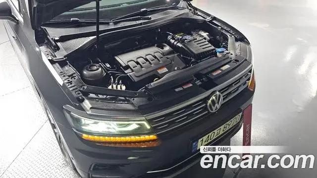 Volkswagen Tiguan 2020 — ფოტო 20/32