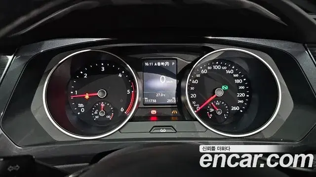 Volkswagen Tiguan 2020 — ფოტო 18/32
