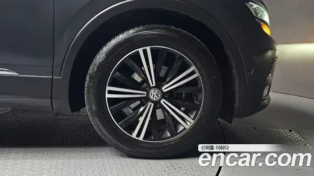 Volkswagen Tiguan 2020 — ფოტო 7/32