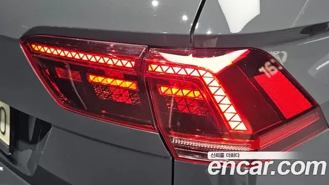Volkswagen Tiguan 2020 — ფოტო 15/32