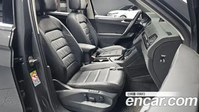 Volkswagen Tiguan 2020 — ფოტო 27/32