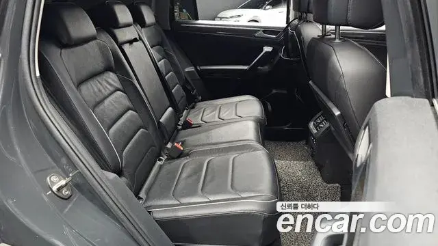 Volkswagen Tiguan 2020 — ფოტო 25/32