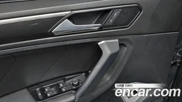 Volkswagen Tiguan 2020 — ფოტო 31/32