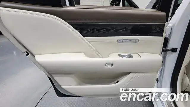 Genesis G90 2022 — ფოტო 29/31