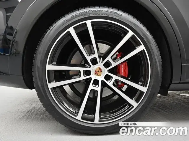 Porsche Cayenne 2025 — Photo 6/20