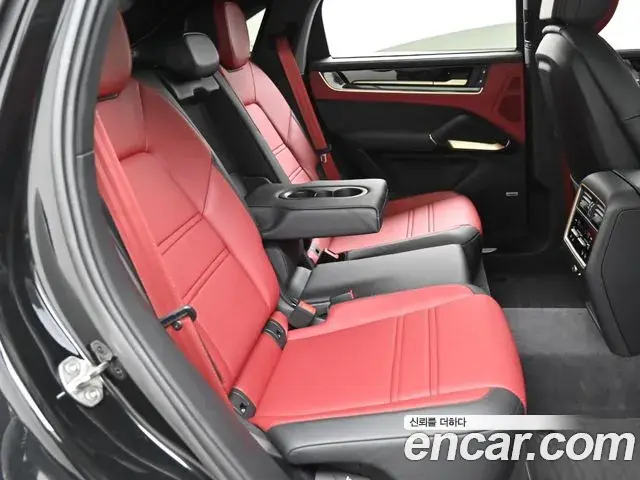 Porsche Cayenne 2025 — Photo 19/20