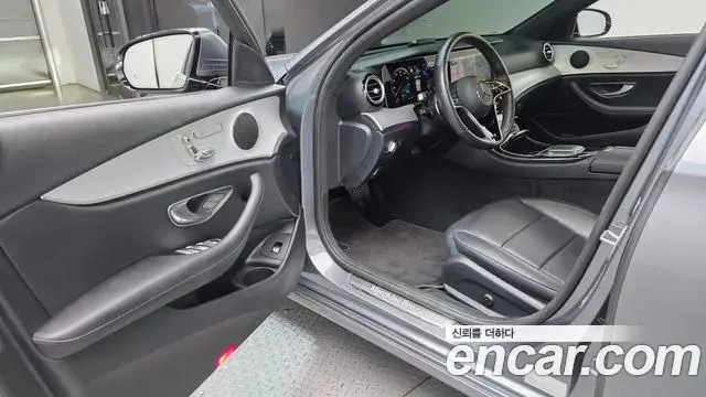 Mercedes-Benz E-Class 2021 — Фото 10/20