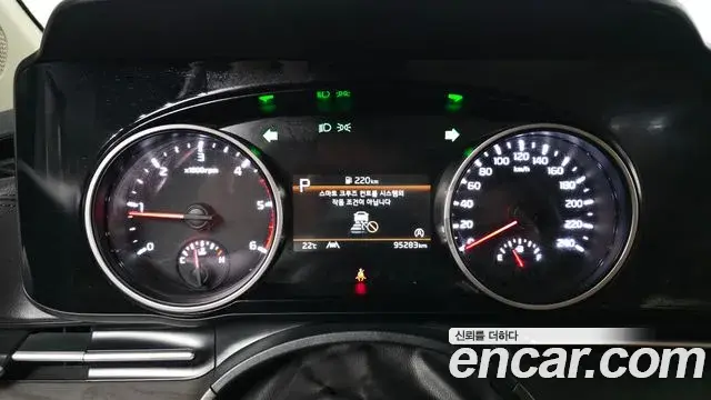 Kia Carnival 2022 — Photo 8/20