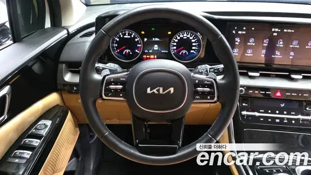 Kia Carnival 2023 — Photo 13/20