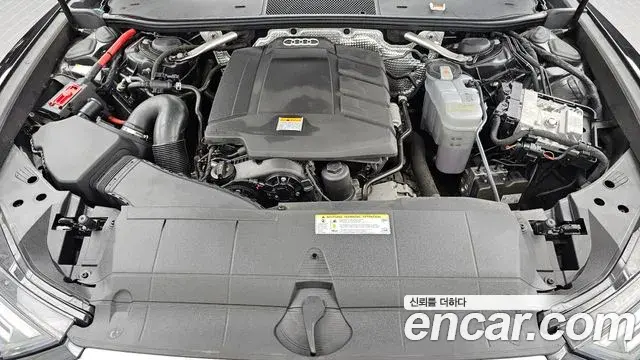 Audi A6 2021 — ფოტო 18/33