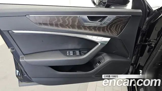 Audi A6 2021 — ფოტო 29/33
