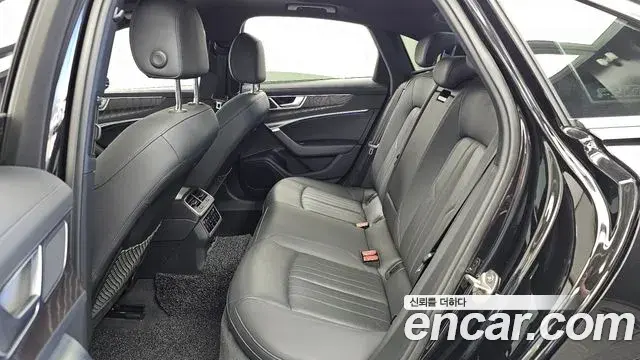 Audi A6 2021 — ფოტო 27/33